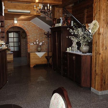 Gosciniec Dworski W Ropie - Pokoje Goscinne Ropa Esterno foto