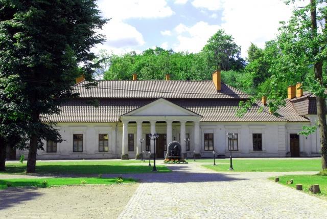 Gosciniec Dworski W Ropie - Pokoje Goscinne Ropa Esterno foto