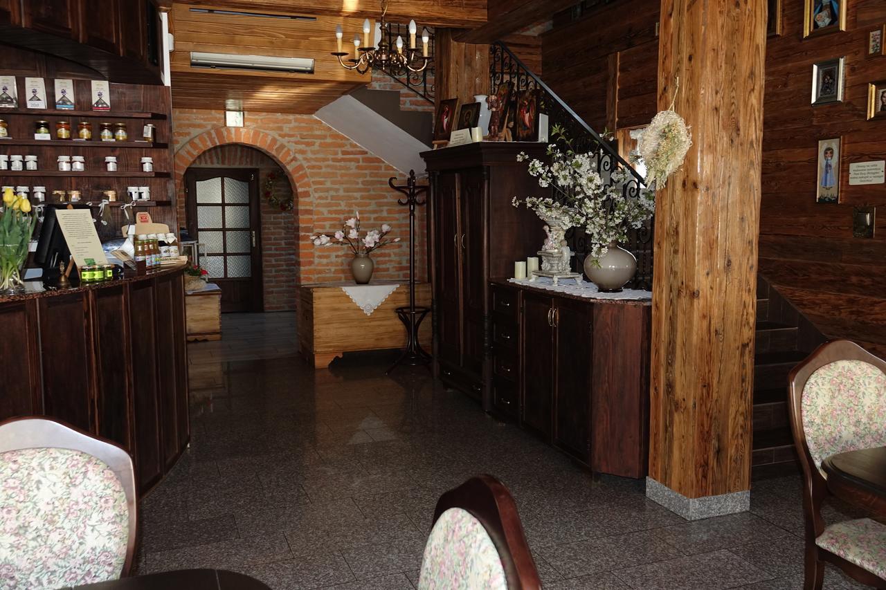 Gosciniec Dworski W Ropie - Pokoje Goscinne Ropa Esterno foto