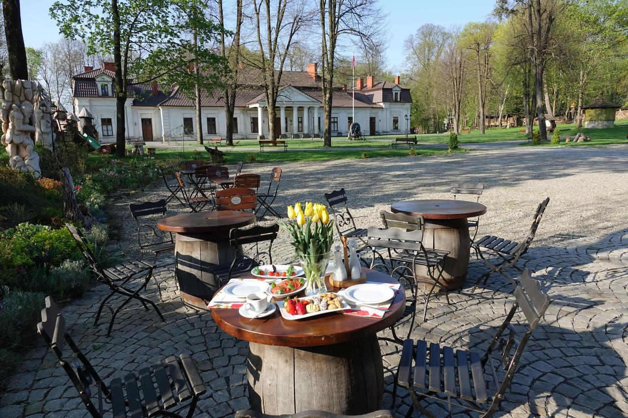 Gosciniec Dworski W Ropie - Pokoje Goscinne Ropa Esterno foto
