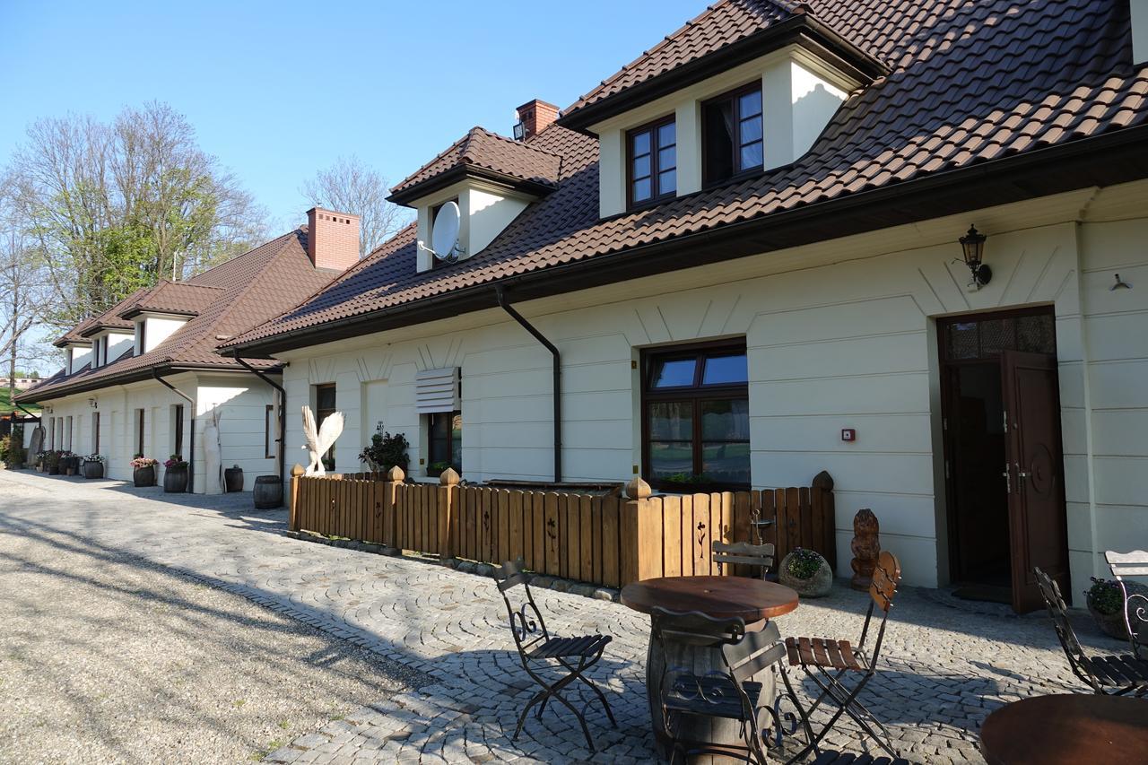 Gosciniec Dworski W Ropie - Pokoje Goscinne Ropa Esterno foto