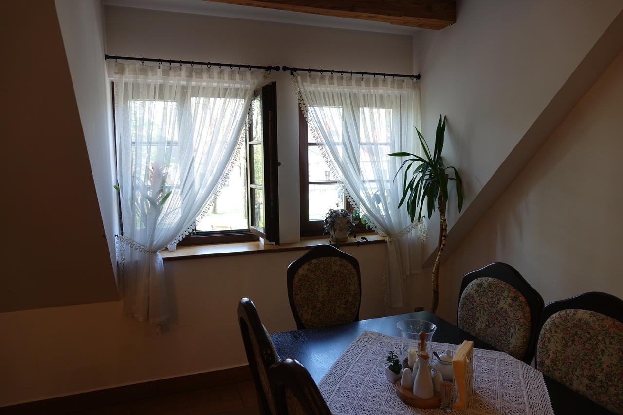 Gosciniec Dworski W Ropie - Pokoje Goscinne Ropa Esterno foto