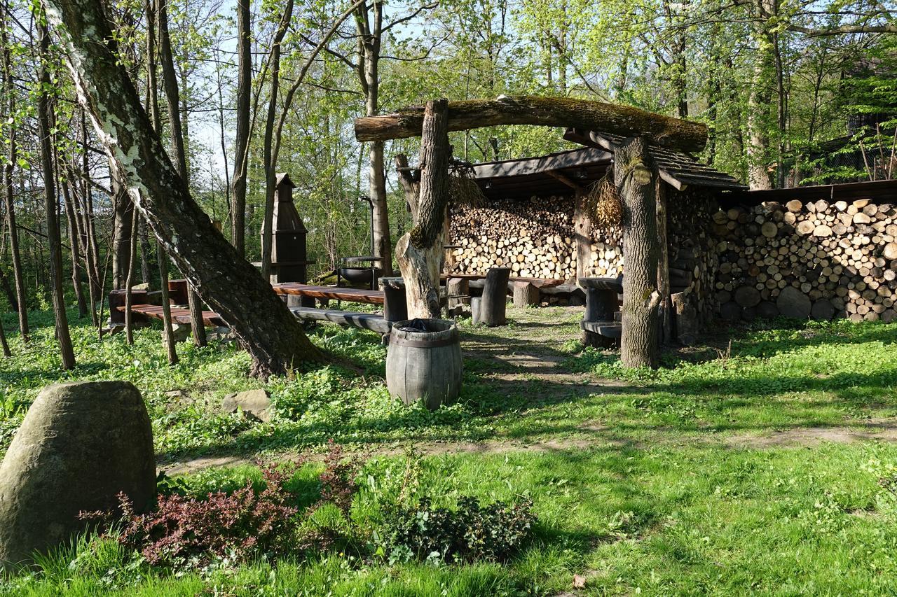 Gosciniec Dworski W Ropie - Pokoje Goscinne Ropa Esterno foto