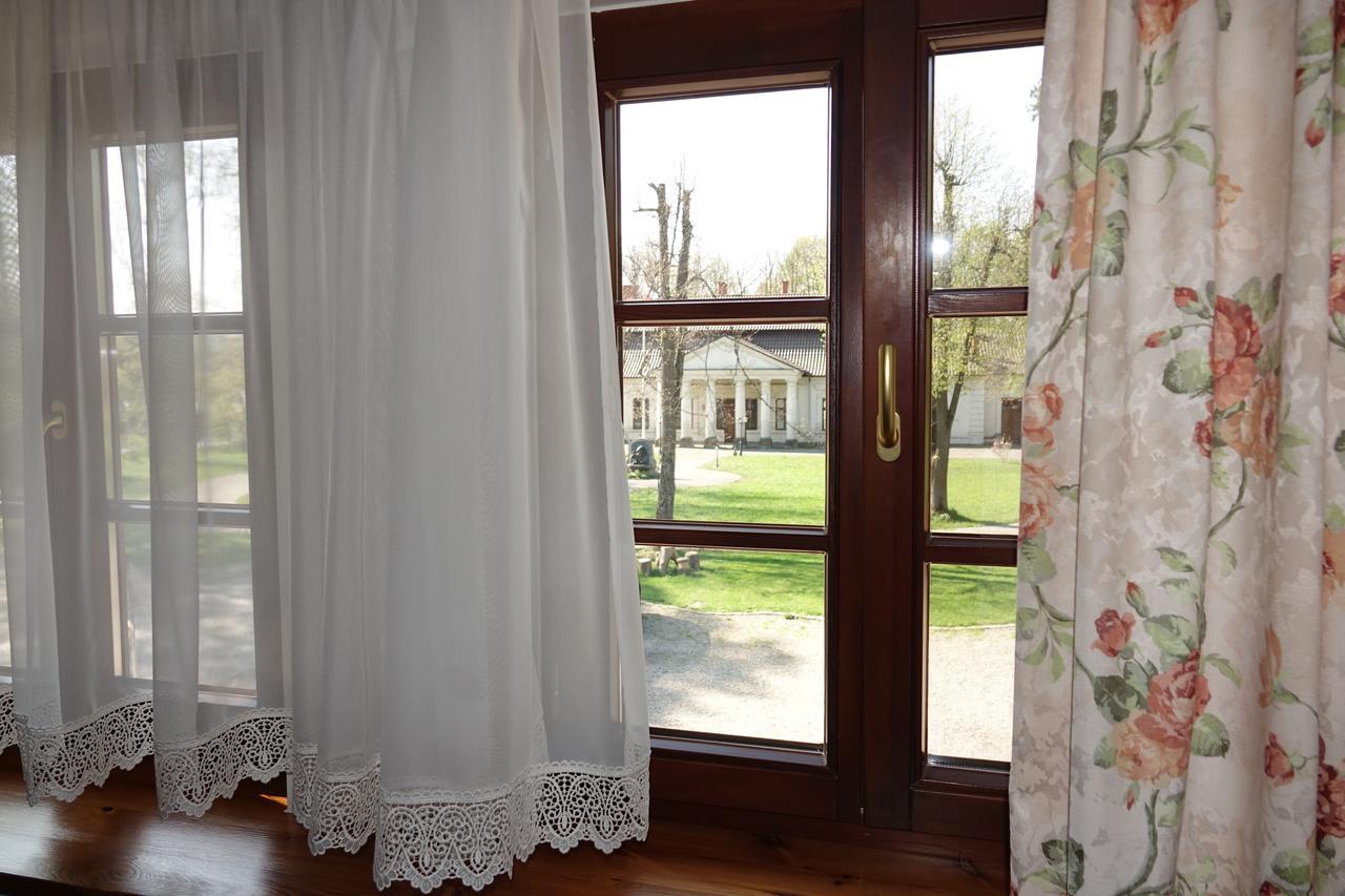 Gosciniec Dworski W Ropie - Pokoje Goscinne Ropa Esterno foto