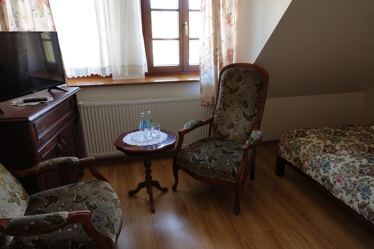 Gosciniec Dworski W Ropie - Pokoje Goscinne Ropa Esterno foto